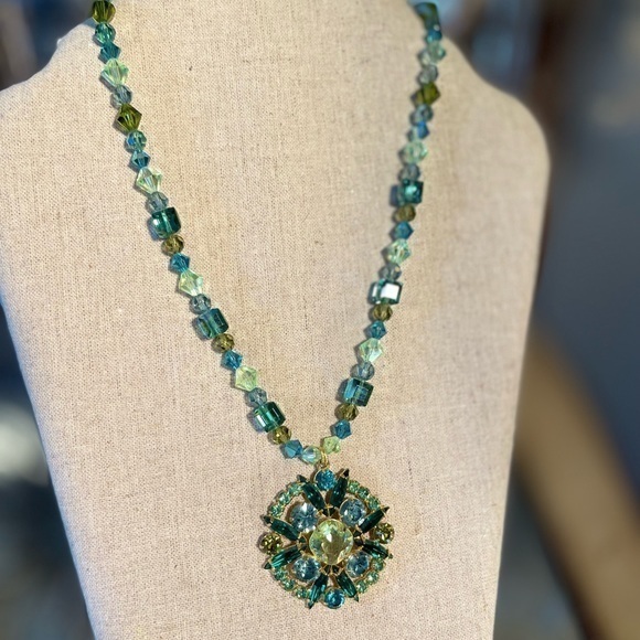 Stunning green blue gold bead statement necklace, adjustable. Nordstrom elegance - Picture 7 of 9